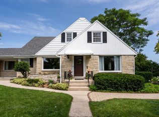5908 W Kinnickinnic River Pkwy, Milwaukee, WI 53219