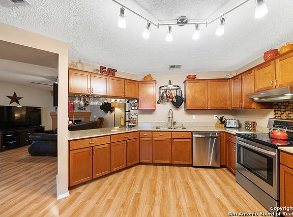 5th image of 7658 Aspen Park Dr