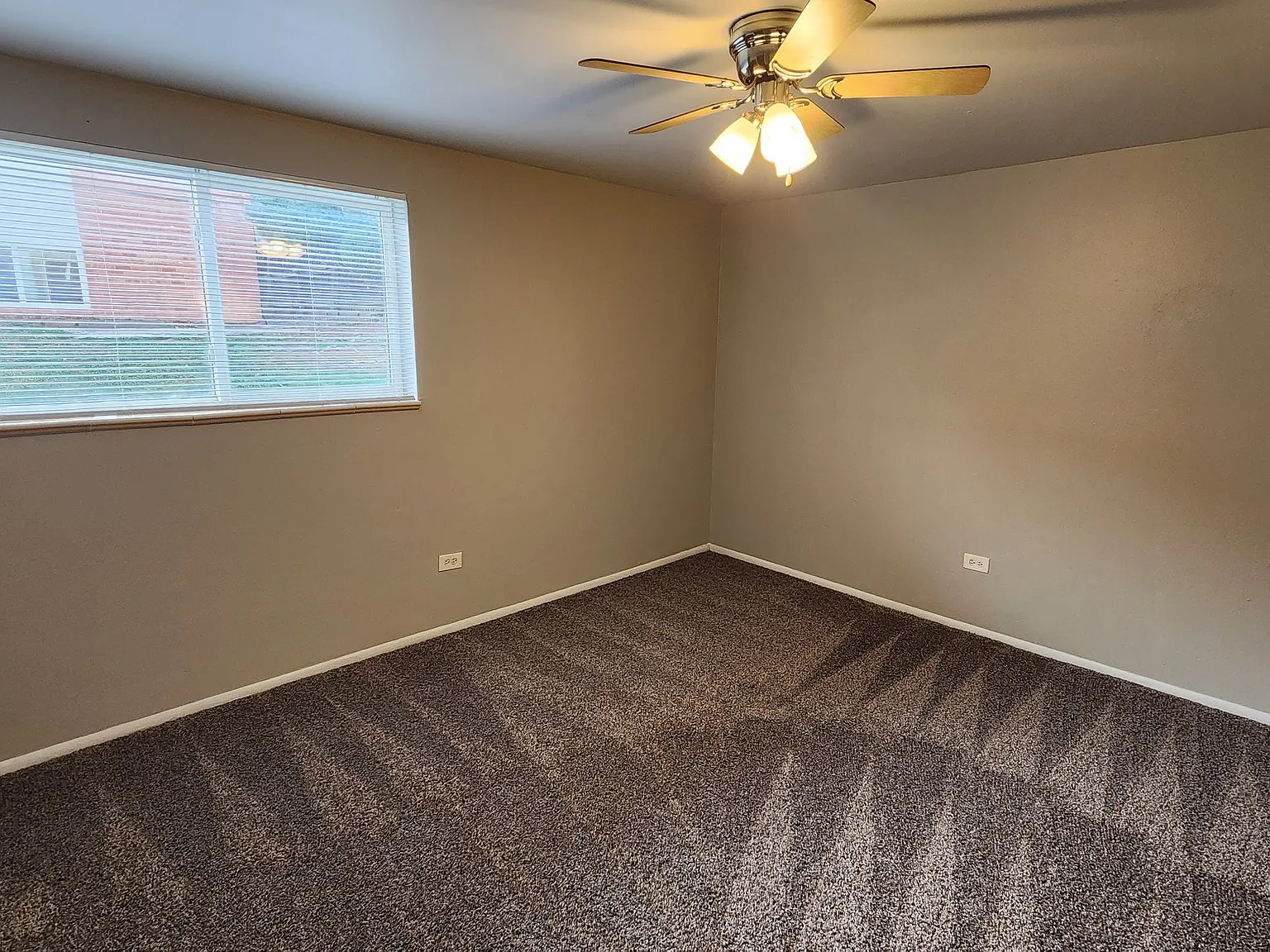 2 bed, 879 sqft, $1,300 — Photo 3