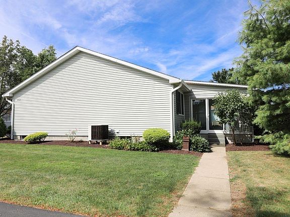 3rd image of 937B Canterbury Ln