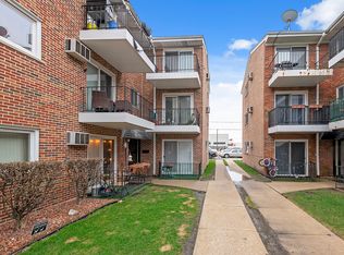 6135 W 64th Pl APT 3E, Chicago, IL 60638