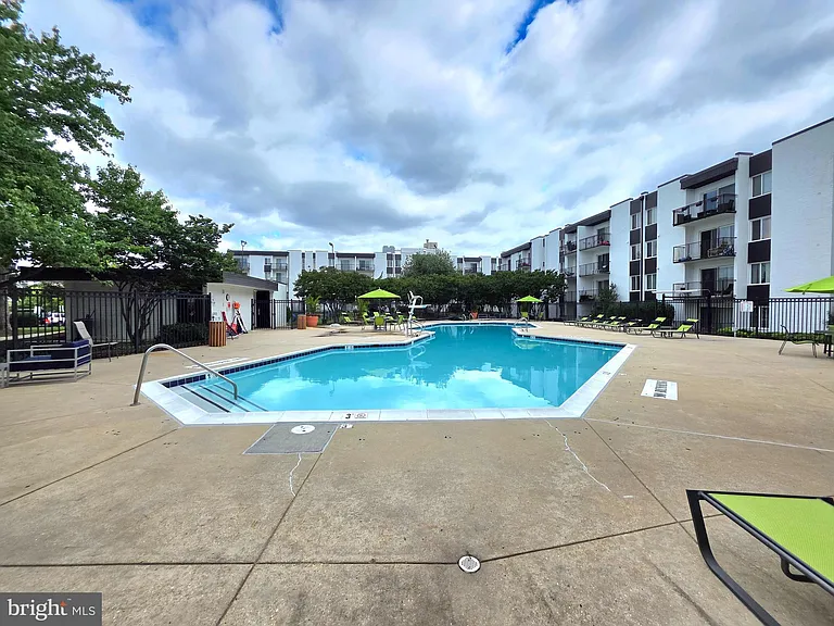 16 S Van Dorn St #101 — Photo 23