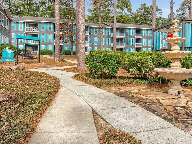 Sandpiper Apartments — Photo 24