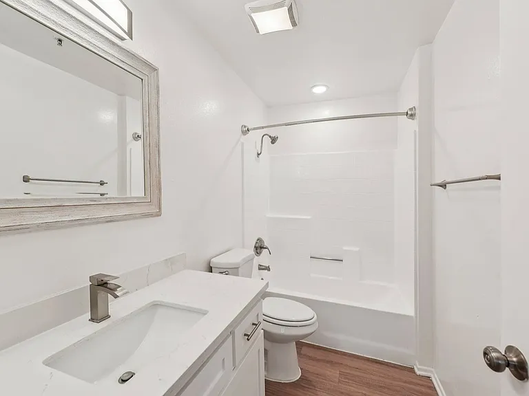 310 Virgil — Photo 18