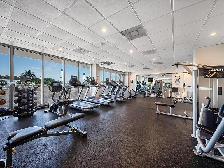 5701 Collins Ave #1415 — Photo 31