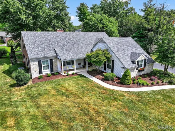 12381 Dunmorr Dr, Saint Louis, MO 63131