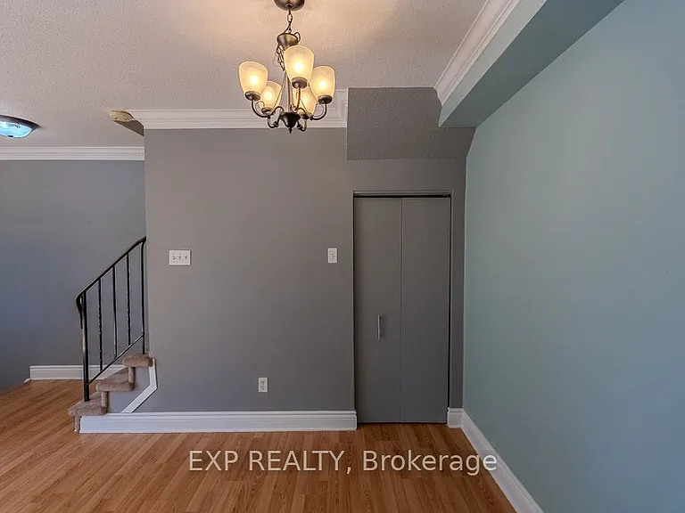 37 Forester Cres — Photo 13