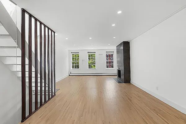 1st image of 19 1st Ave #1A