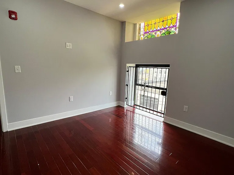 304 Richmond St #5 — Photo 11