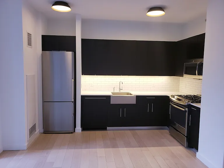 535 W 43rd St S #15C — Photo 7