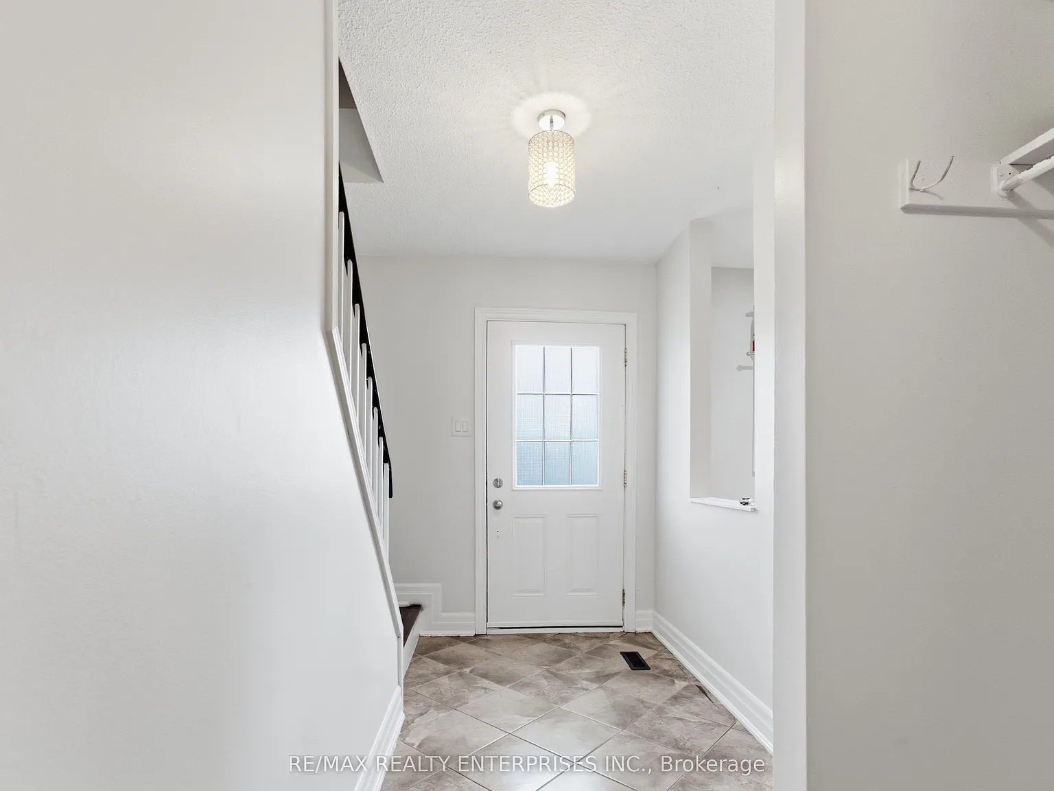 4 bed, $2,500 — Photo 3