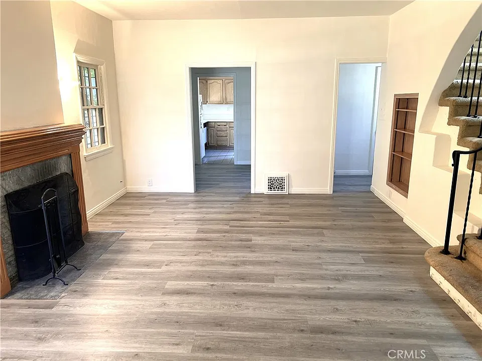 113 N Flores St