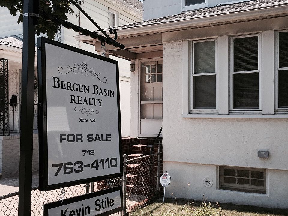 1st image of 1458 E 59th St