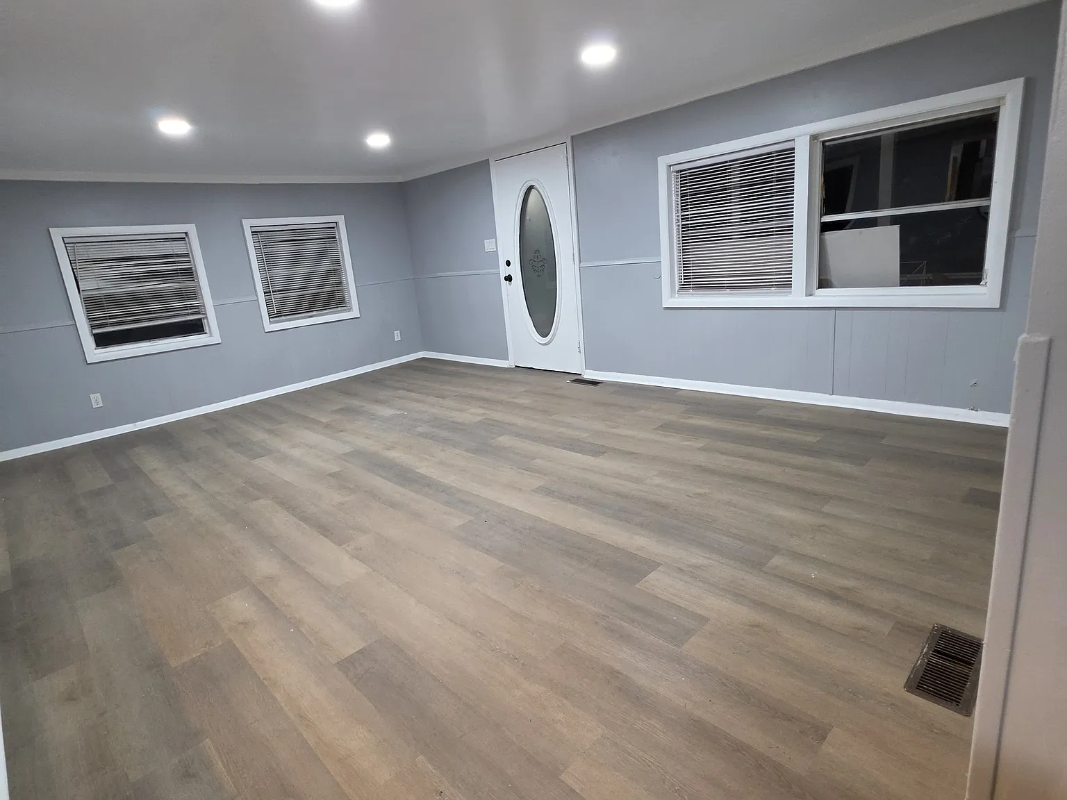 1855 Clay St — Photo 3