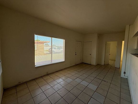 4th image of 3765 W 8th St #5