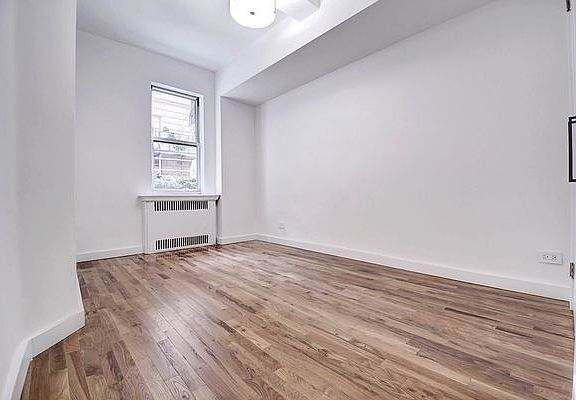 4th image of 10 W 74th St APT 1B