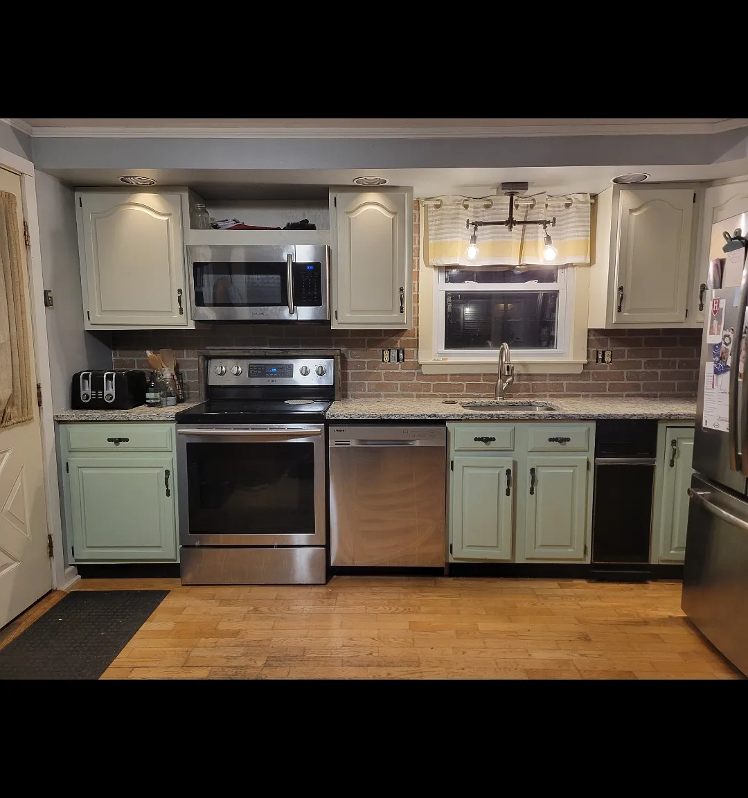 3 bed, 960 sqft, $2,000 — Photo 3