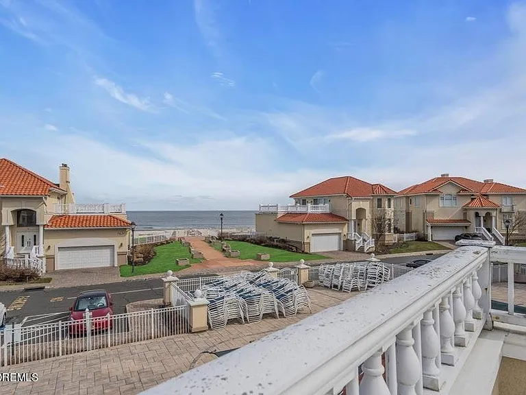 12 Riviera Dr — Photo 31