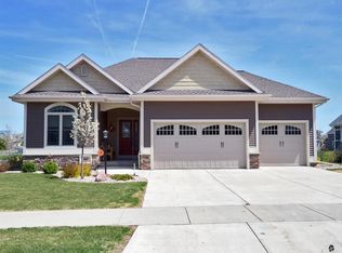 805 Smithland Ln, Cottage Grove, WI 53527