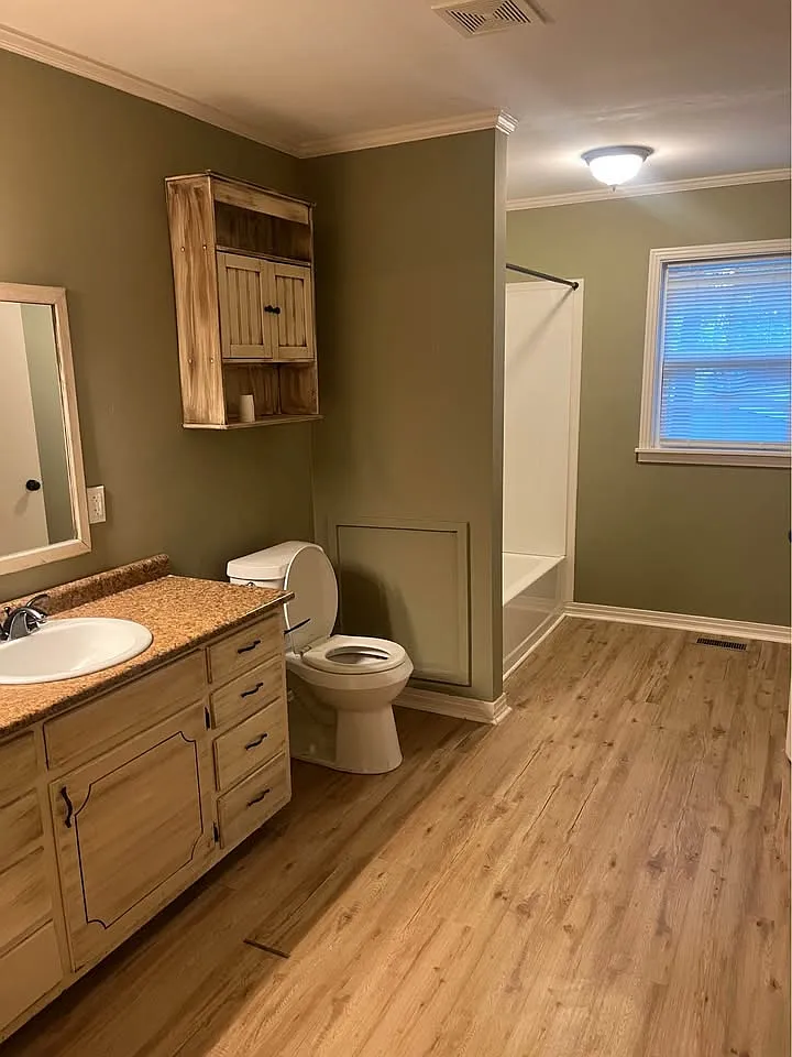 3 bed, 2.5 bath, 2800 sqft, $1,850 — Photo 4