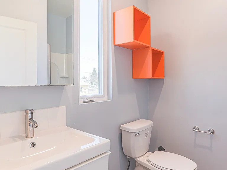 1259 W 36th Pl — Photo 14
