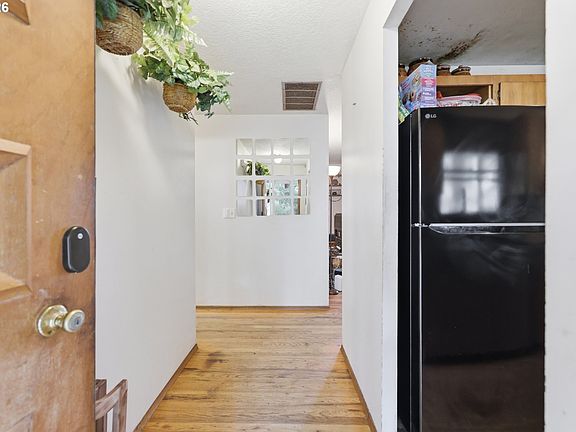 4th image of 18630 SE Yamhill Cir
