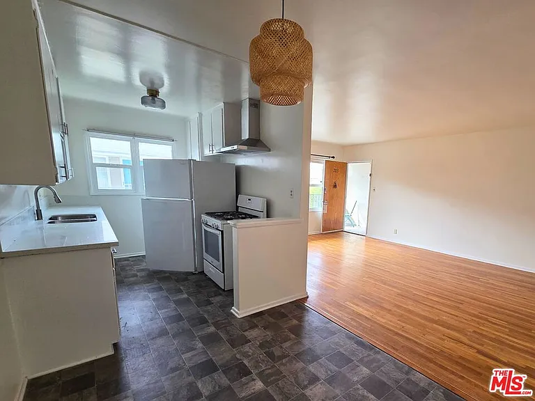 7621 Hampton Ave #203 — Photo 5