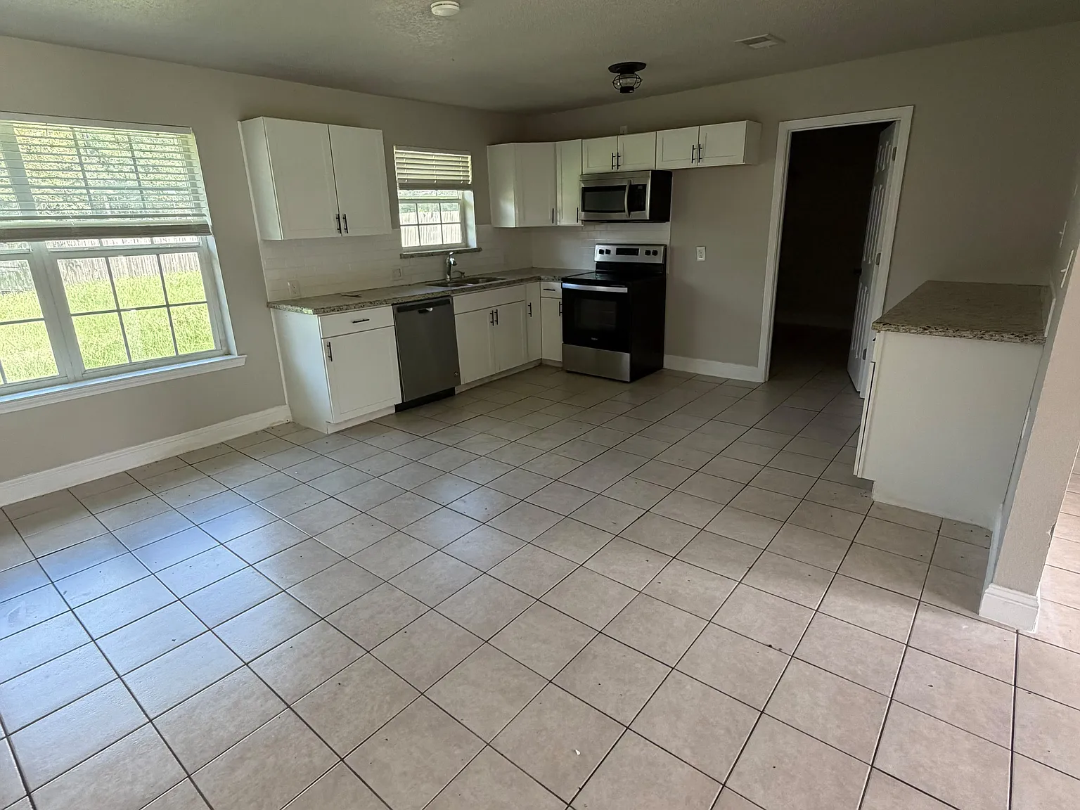 4 bed, 1560 sqft, $2,000 — Photo 2