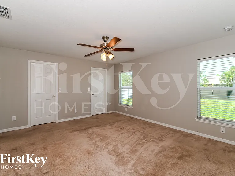 1203 SW 29th St — Photo 8