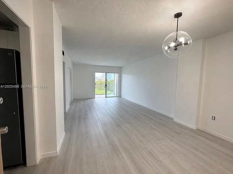 400 Kings Point Dr #811 — Photo 2