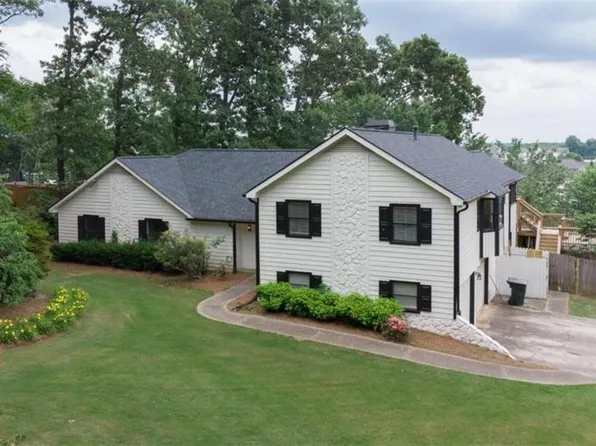 5625 Sourwood Rd, Cumming, GA 30040