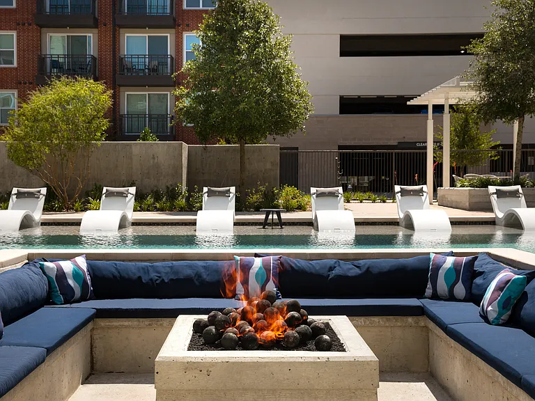 Lux on Main — Photo 24