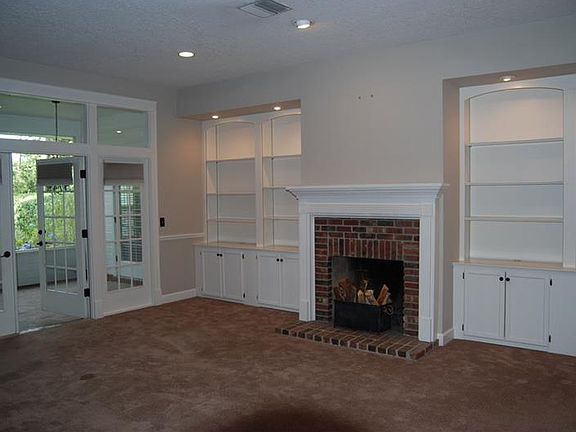 5th image of 211 Crescent Lake Ct