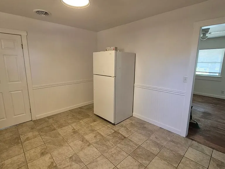 138 N Rechow Ave — Photo 5