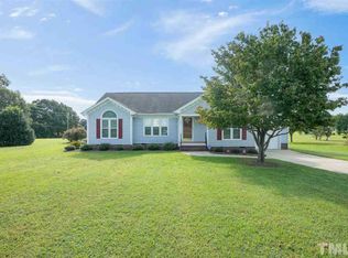 101 Rolling Oaks Ln, Benson, NC 27504
