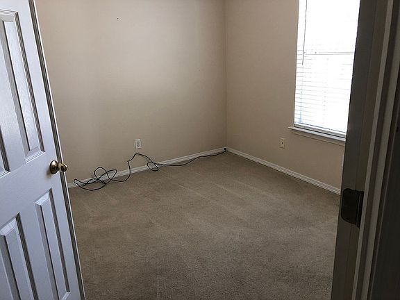 3rd image of 217 Mirabelle Cir