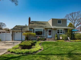 529 Myrtle Ave, West Islip, NY 11795