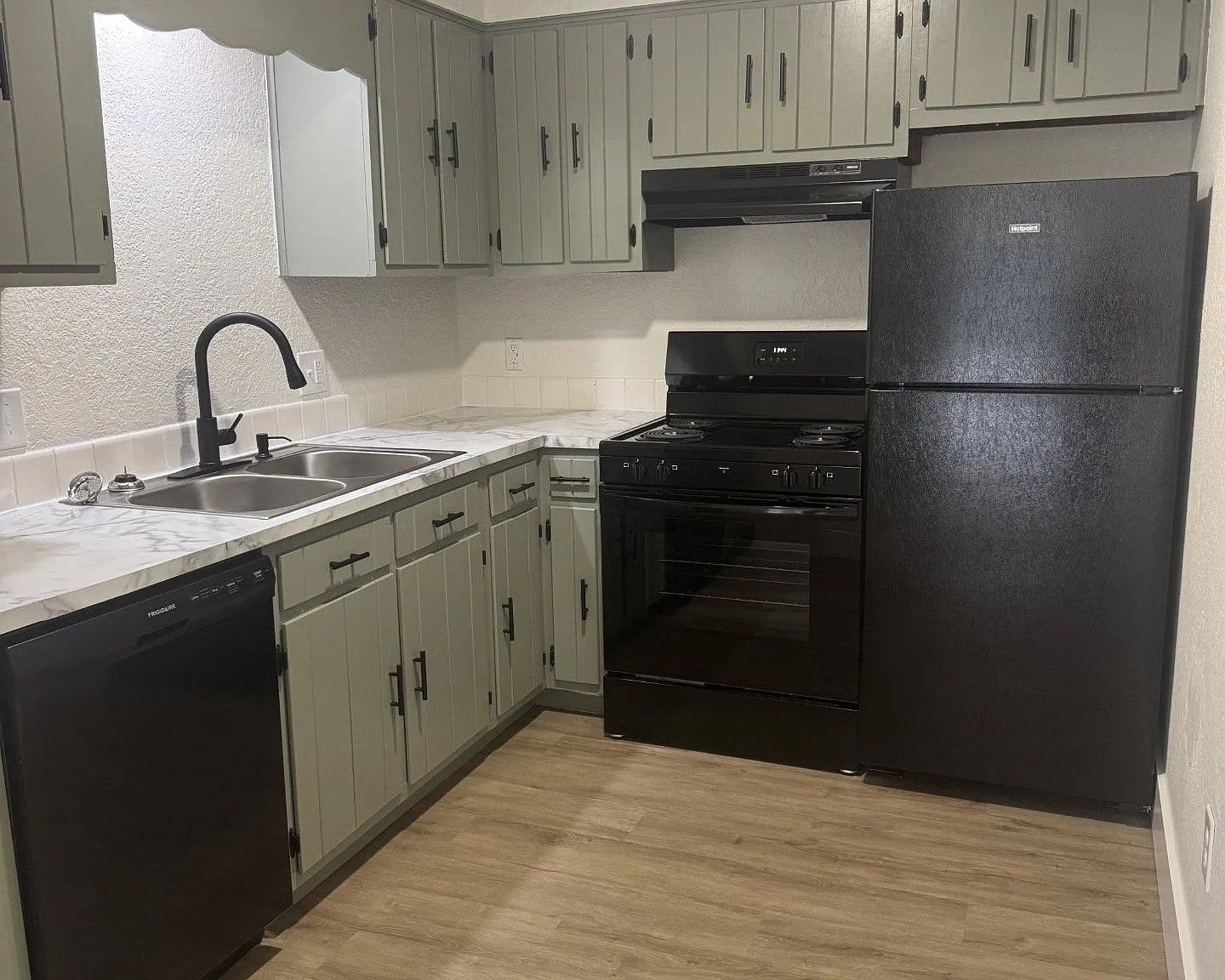 3 bed, 1.0 bath, $1,500 — Photo 1