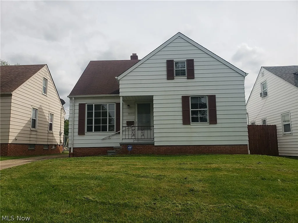 21206 Kenyon Dr photo 1