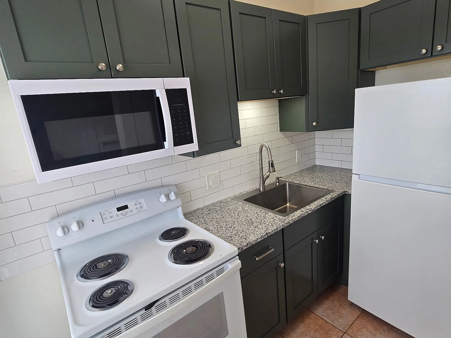 2 bed, 750 sqft, $945 — Photo 1