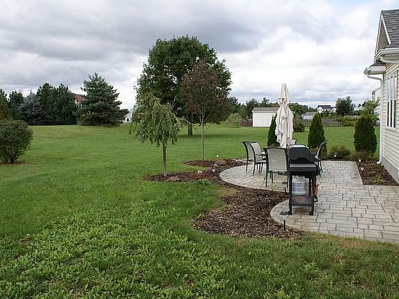 5th image of 93 Blossom Ln