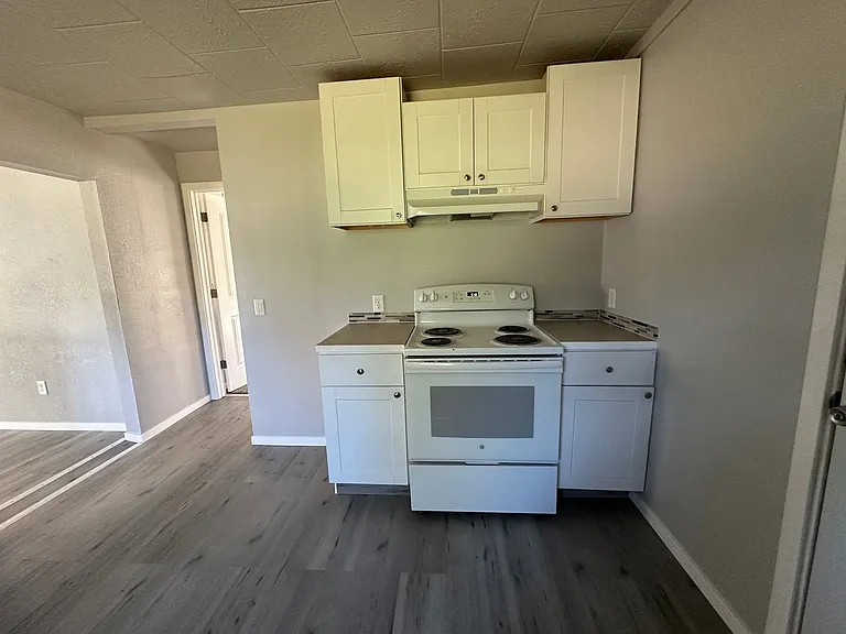 165 NE Oak St — Photo 14