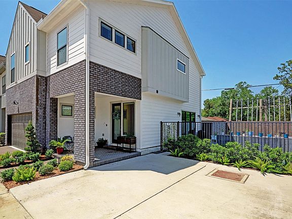 3rd image of 9404 Benbow Park Ln