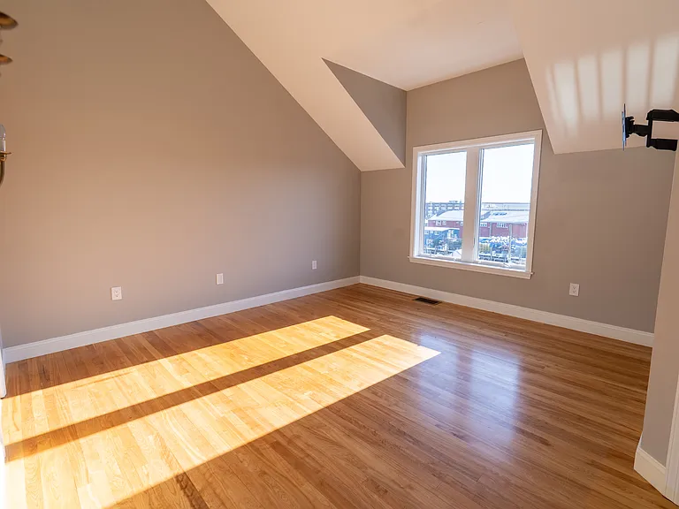 606 Chandlers Wharf — Photo 16