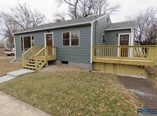 120 W 1st Ave, Lennox, SD 57039
