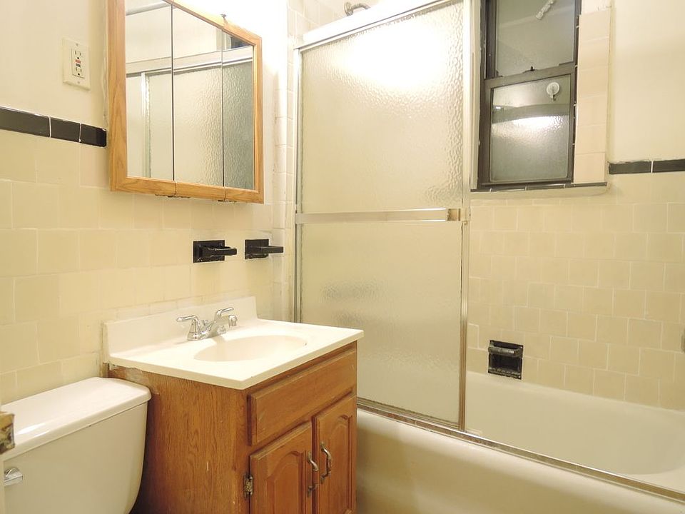 2nd image of 2407 36th St APT A1