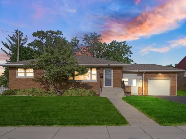 587 N Kelly St, Hobart, IN 46342