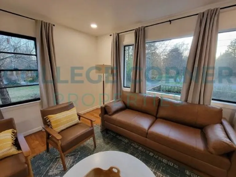285 Crepe Myrtle Cir — Photo 3