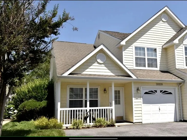 20229 Catherine Ct #11 — Photo 2