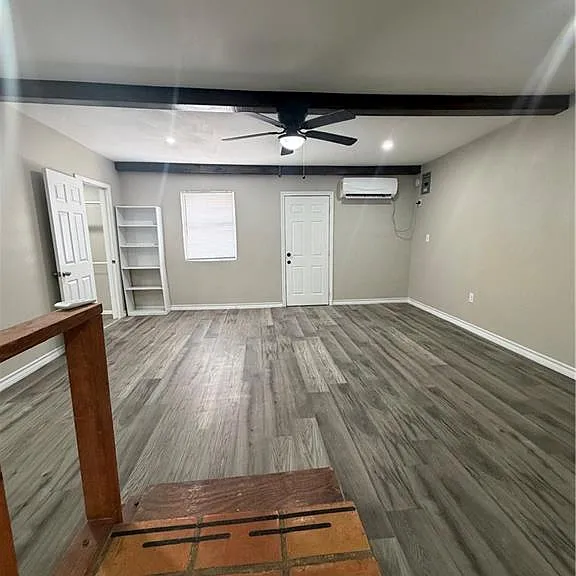 700 E Sam Houston Blvd — Photo 12